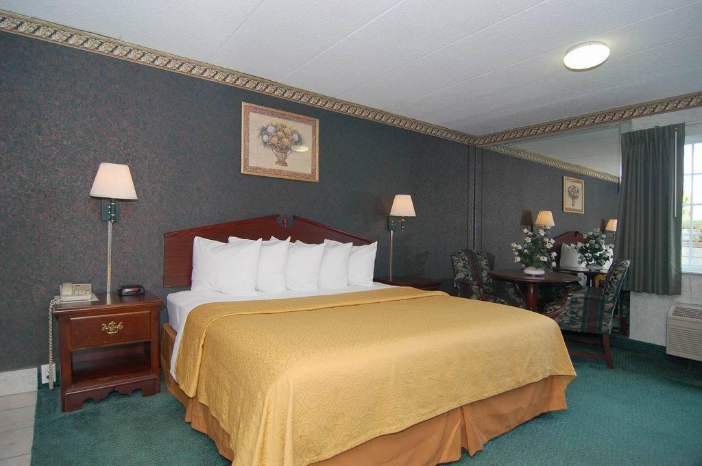 Quality Inn & Conference Center Maple Shade Chambre photo
