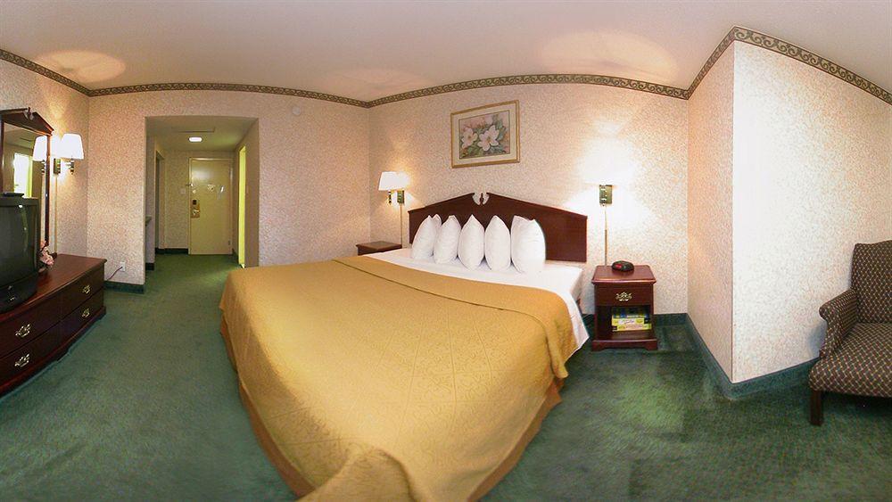 Quality Inn & Conference Center Maple Shade Extérieur photo