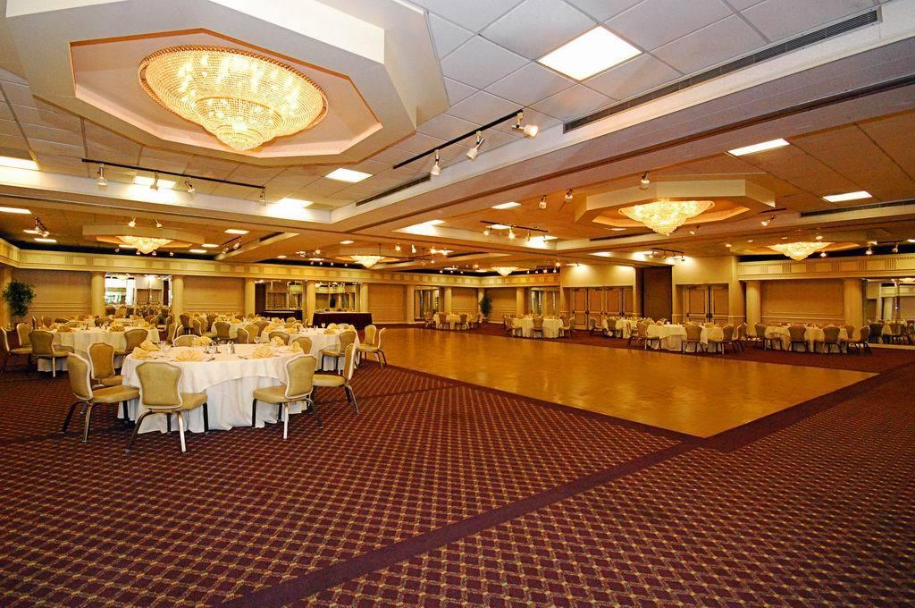 Quality Inn & Conference Center Maple Shade Restaurant photo