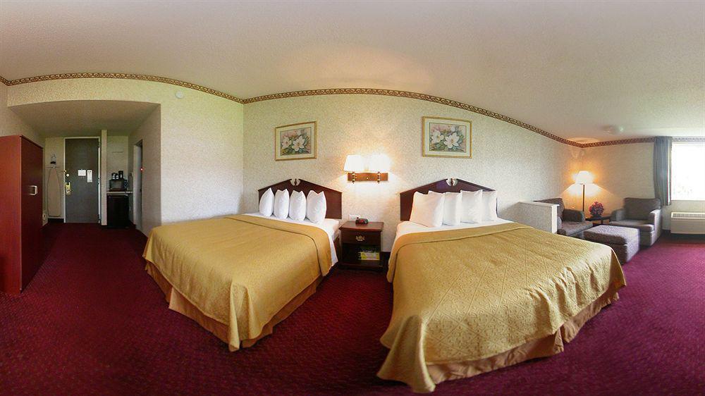 Quality Inn & Conference Center Maple Shade Extérieur photo